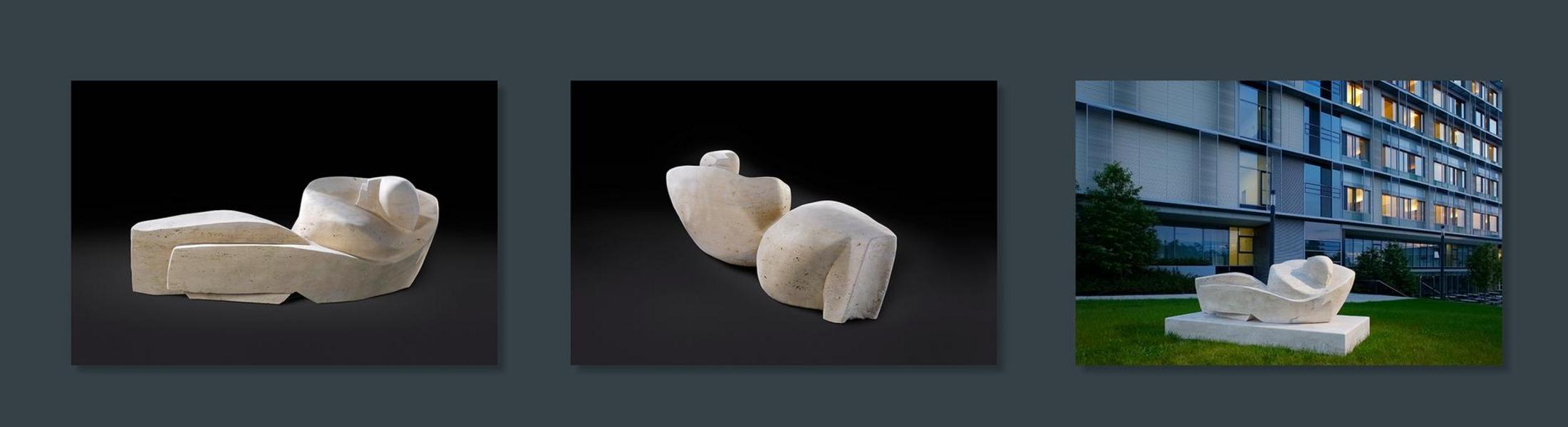 Drei Bilder von skulpturalen Möbeln. Die Mittelaufnahme zeigt eine geschwungene, moderne Liege aus heller Steinart, während die seitlichen Aufnahmen unterschiedliche Perspektiven der Skulptur zeigen.